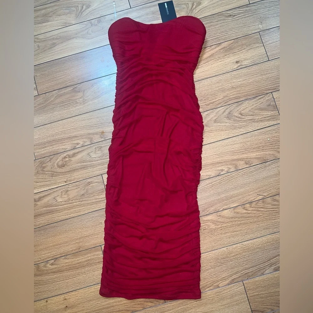 RED STRAPLESS DRESS - Picture 2 of 4